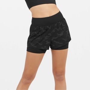 Spanx get moving camo shorts size small